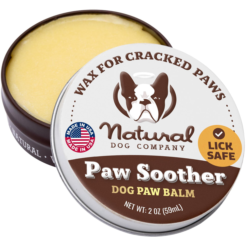 Natural Dog Company Paw Soother dans un pot métallique, soulage rapidement les pattes sèches.