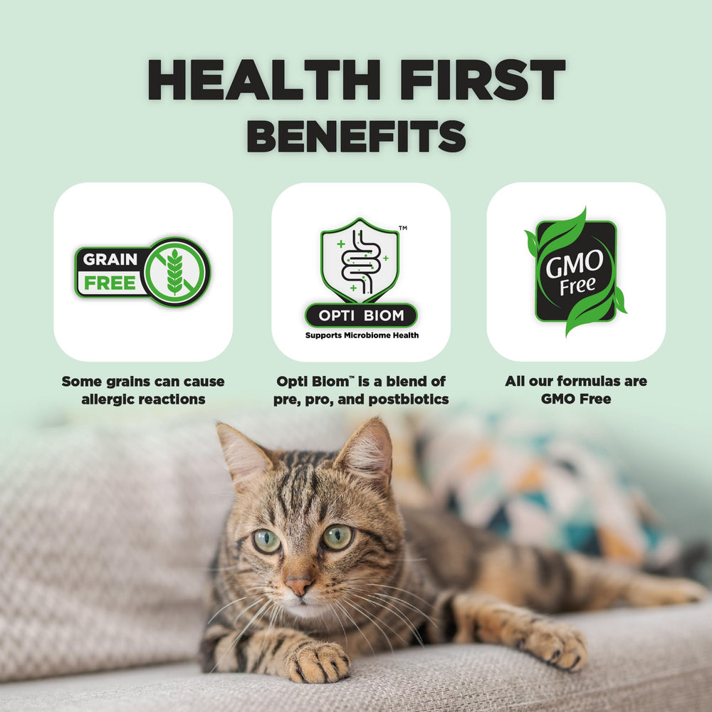 Chat adulte mangeant Nature's HUG, croquettes adaptées pour une digestion douce.