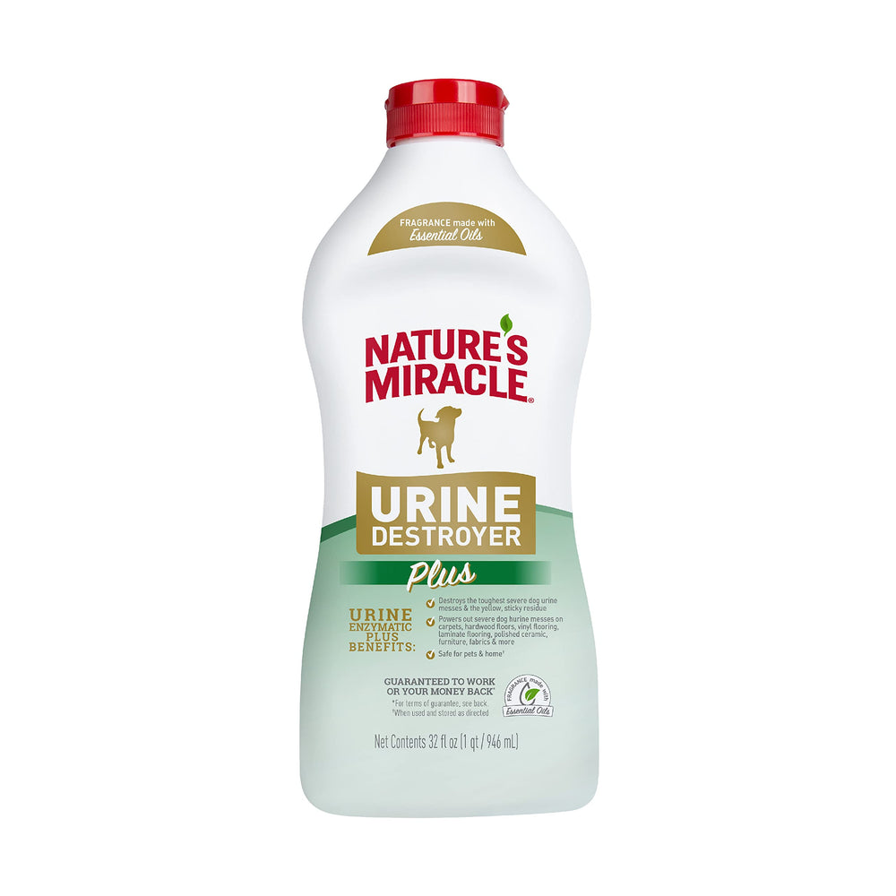 Nature’s Miracle Urine Destroyer Plus, bouteille en action, élimine rapidement les taches d’urine sur tapis.