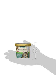 Chat dégustant les bouchées NaturVet – aide potentielle à prévenir les boules de poils.