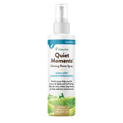 NaturVet Quiet Moments : bouteille spray pour chien, ambiance apaisante dans la pièce.