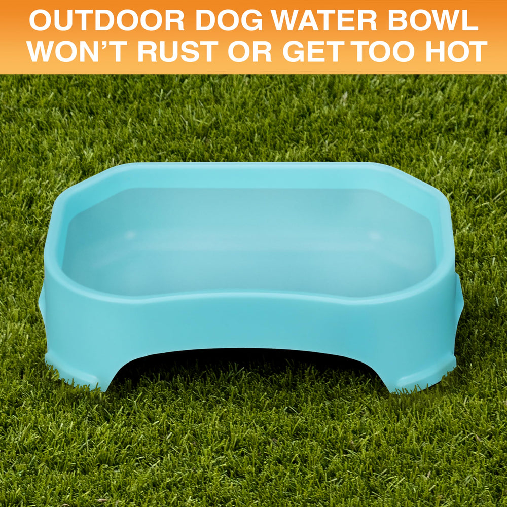 Bol stable Neater Pet Brands avec base large et dos plat contre le mur.
