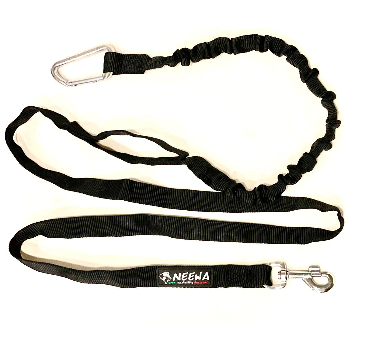 Neewa Tug Line avec Bungee 2m — chien noir en entraînement rapide et sûr.