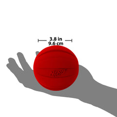 Balle Nerf résistante à l'eau, adaptée pour les jeux dehors sous la pluie.