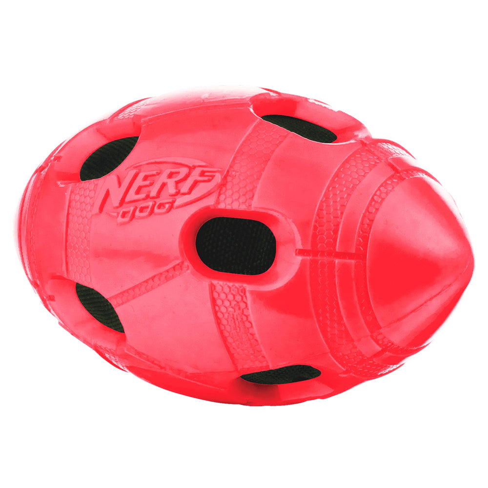 Nerf Dog Football – surface résistante et durable pour jeux en extérieur.