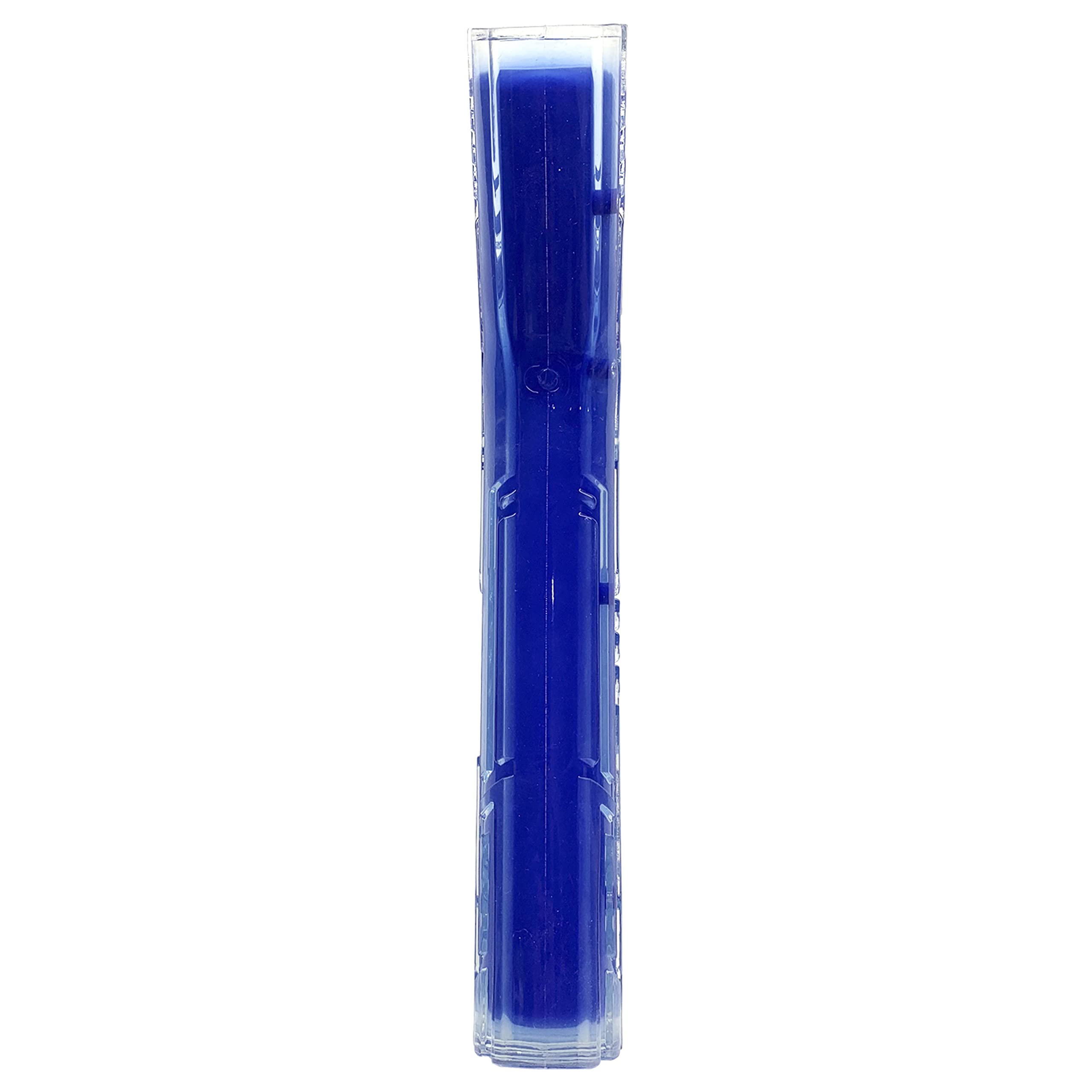 Nerf Dog Stick design bleu clair, attire l'attention du chien lors du jeu.