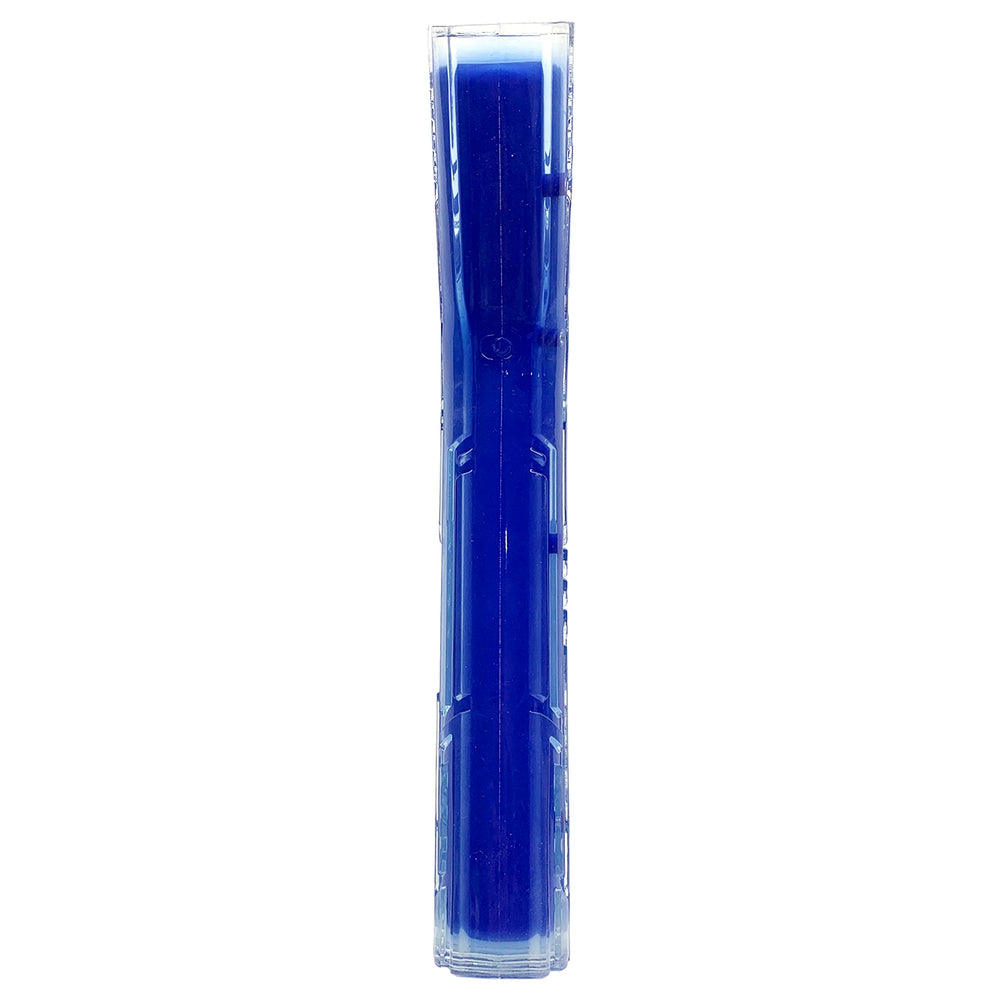 Nerf Dog Stick design bleu clair, attire l'attention du chien lors du jeu.