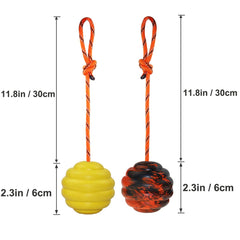 Balle Nevperish avec corde de 30 cm, visible et attrayante pour stimuler l’attention.