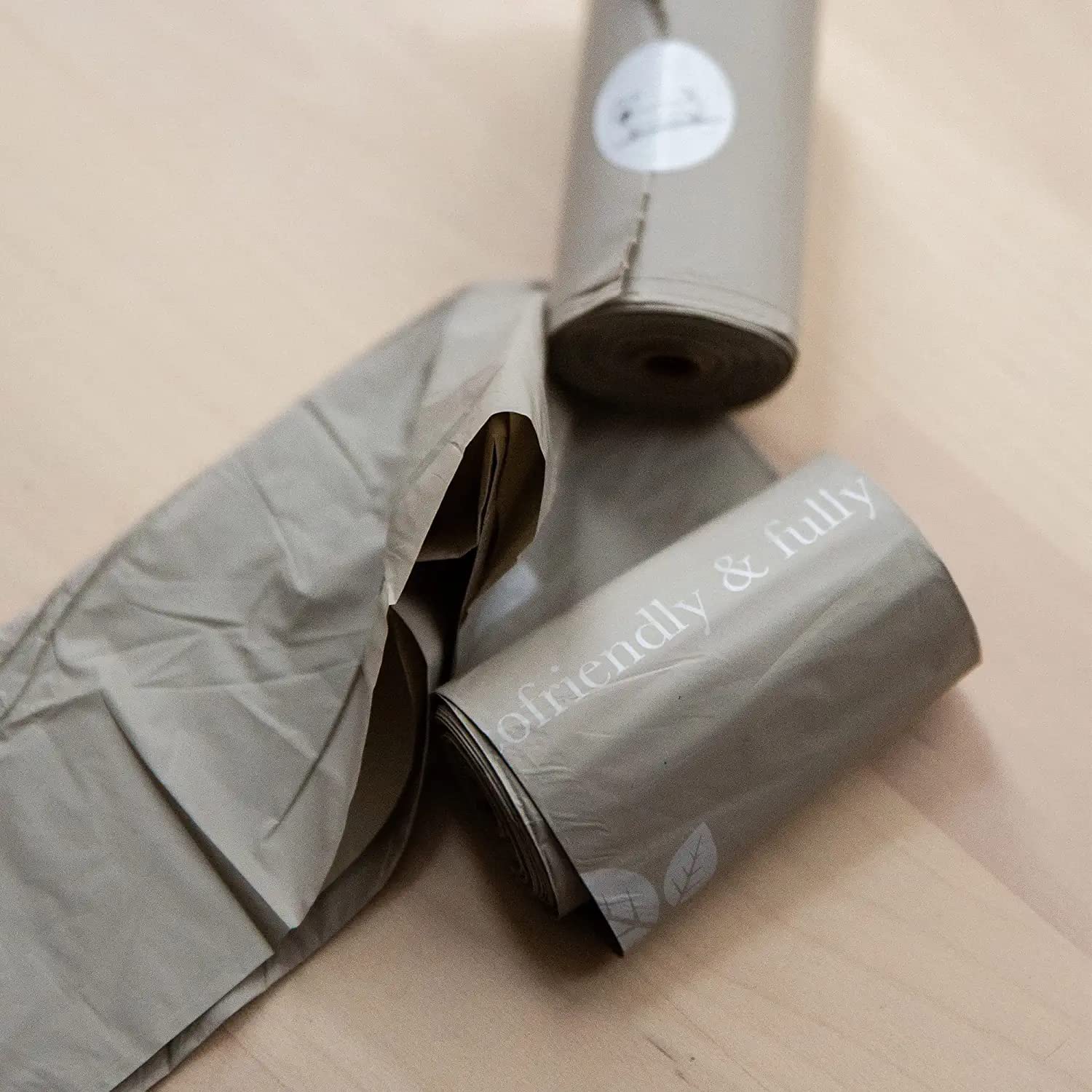 Rouleaux Nina Woof compatibles avec la plupart des porte-sacs.