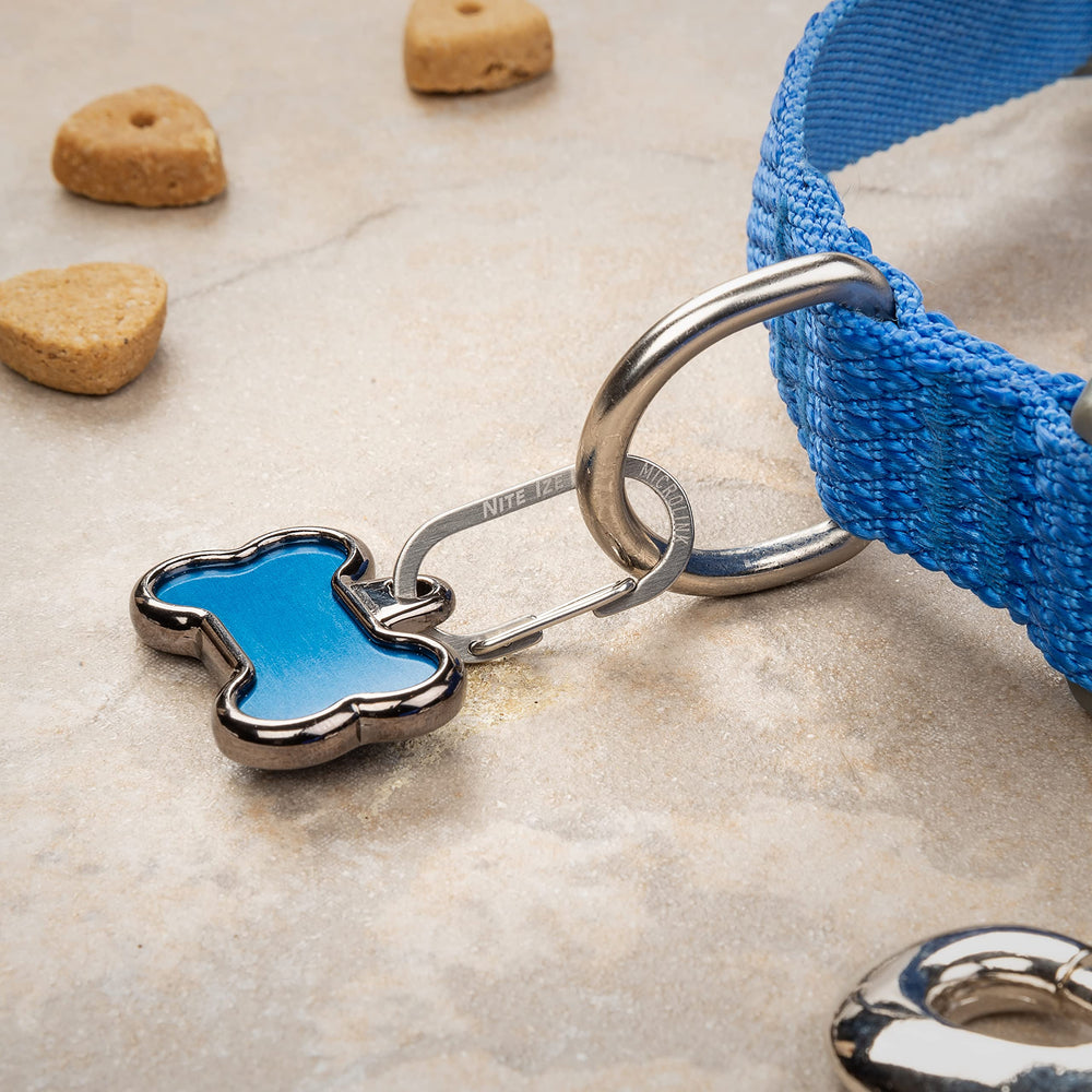 Attache universelle adaptée à la plupart des colliers et harnais.