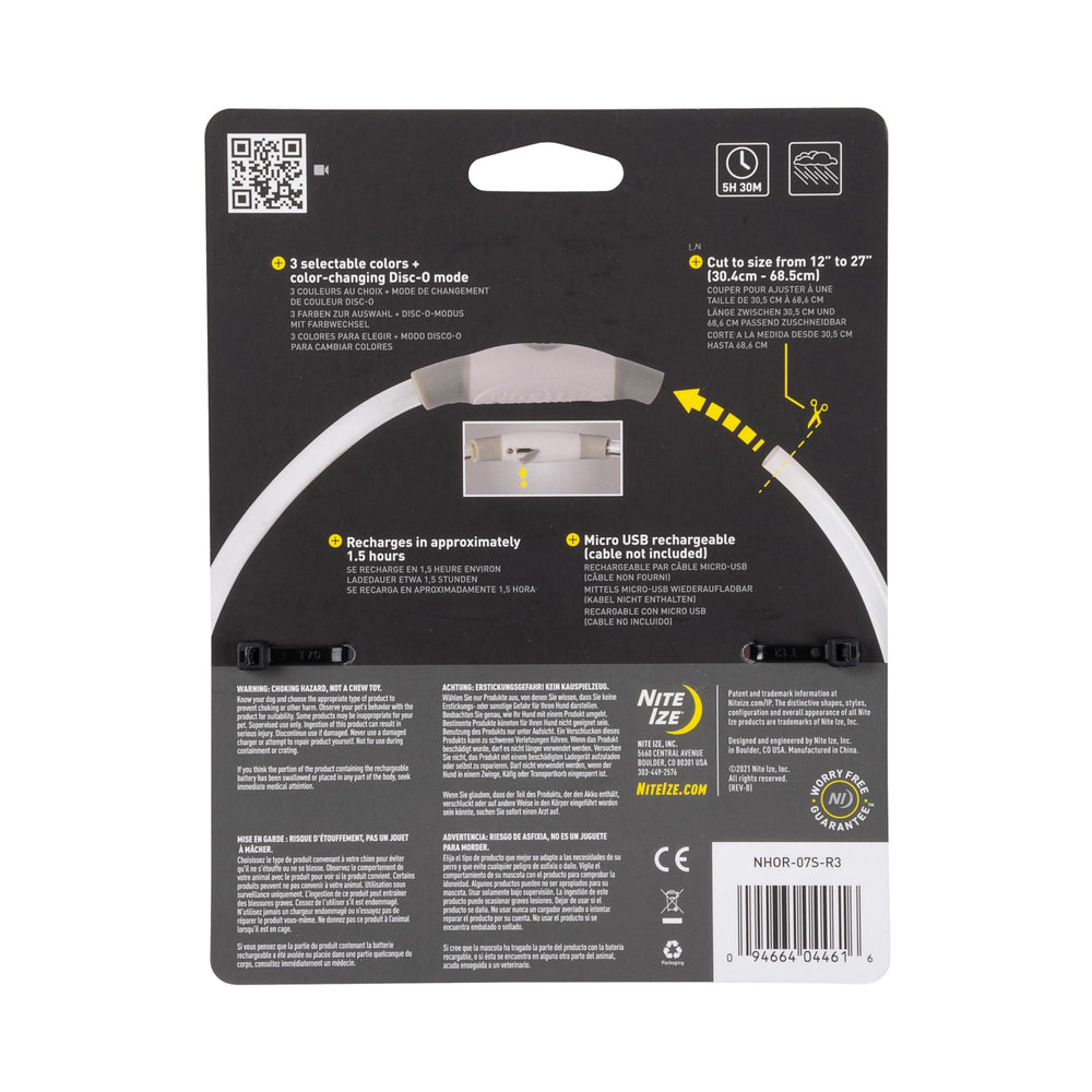 NiteHowl collier se recharge via micro USB pour des sorties prolongées.