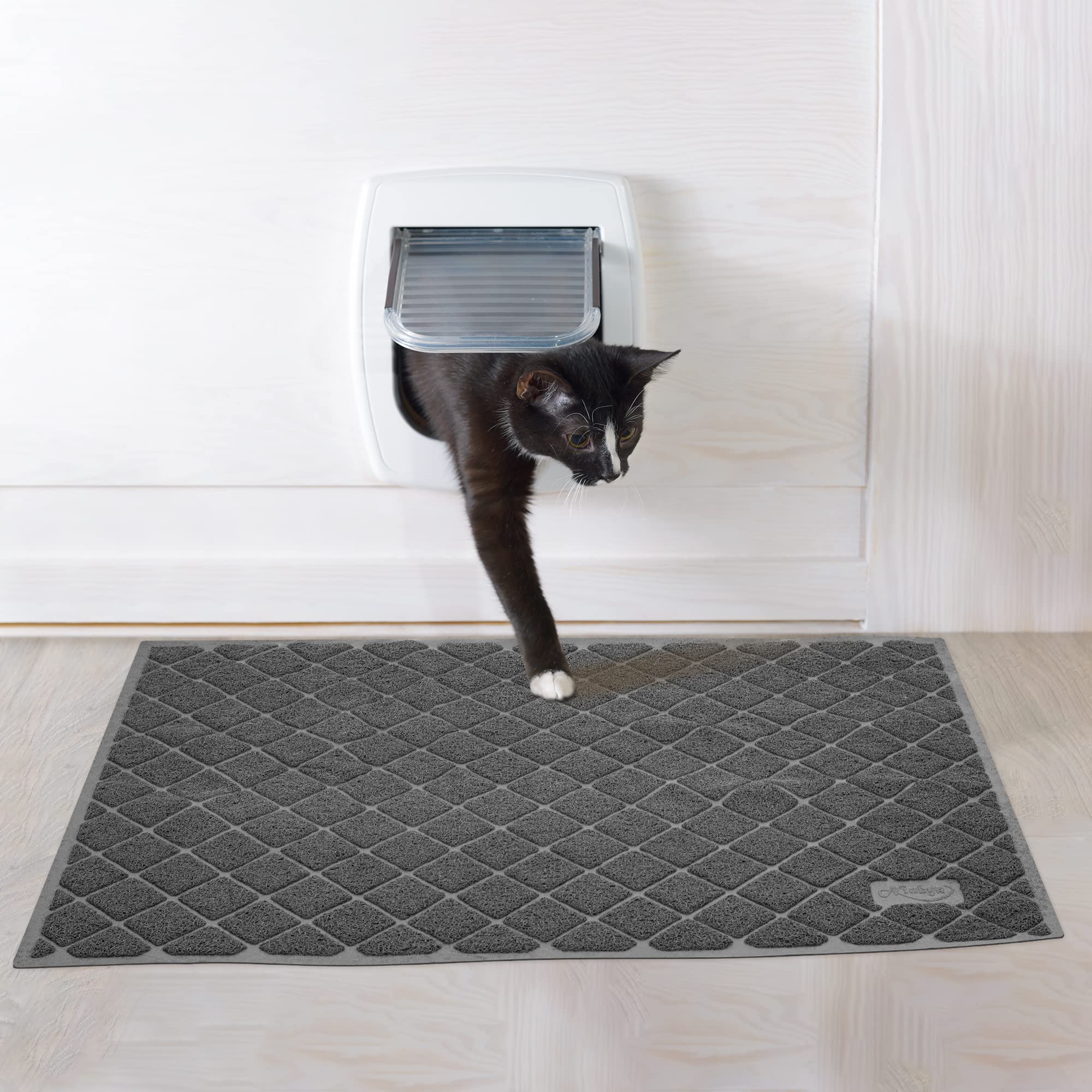 Tapis Niubya grand format couvrant largement l’espace autour du bac.
