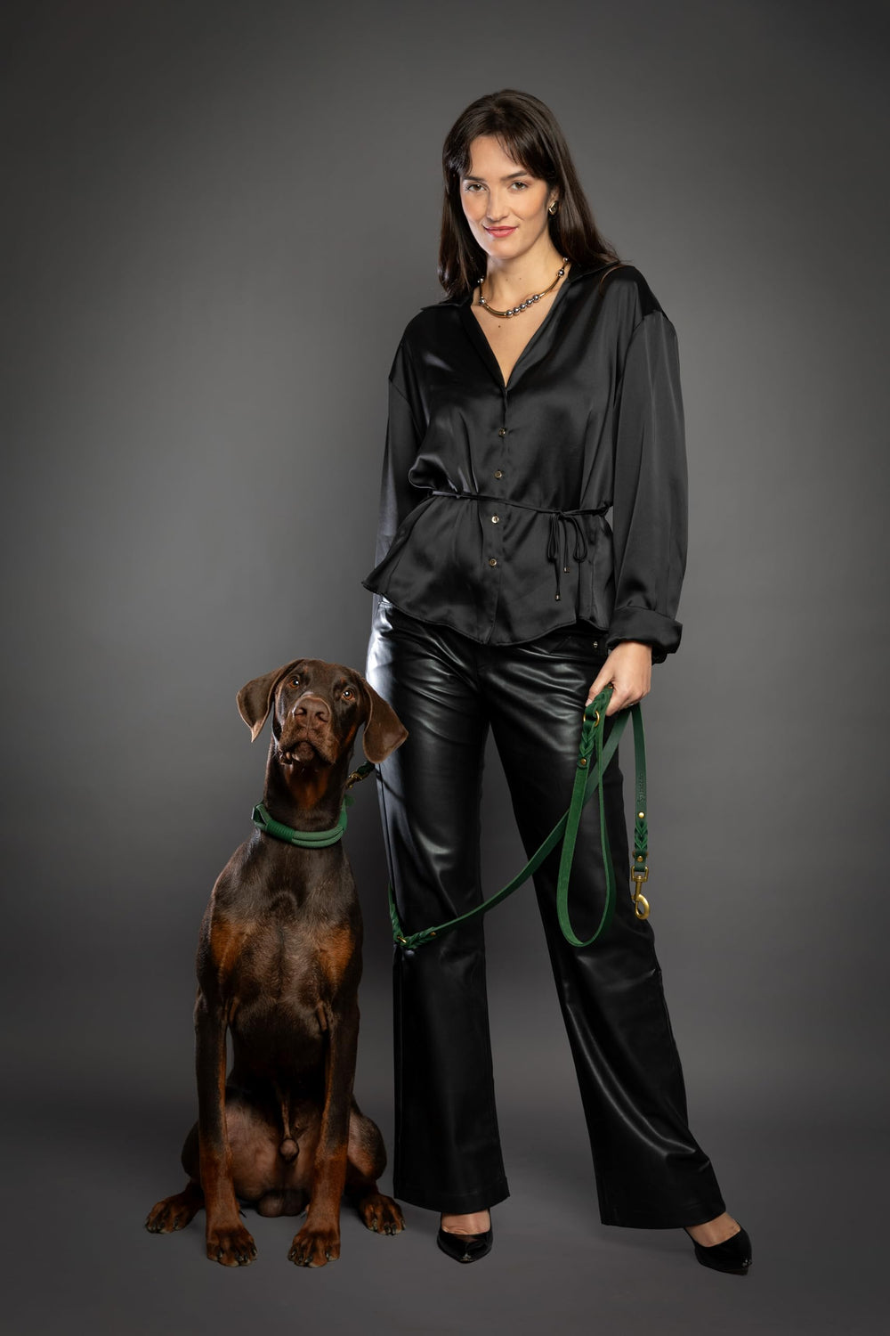 Ensemble avec collier assorti Noah et Paw pour un look coordonné