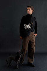 Porte-chien Noah & Paw avec denim et doublure fourrure pour plus de confort.