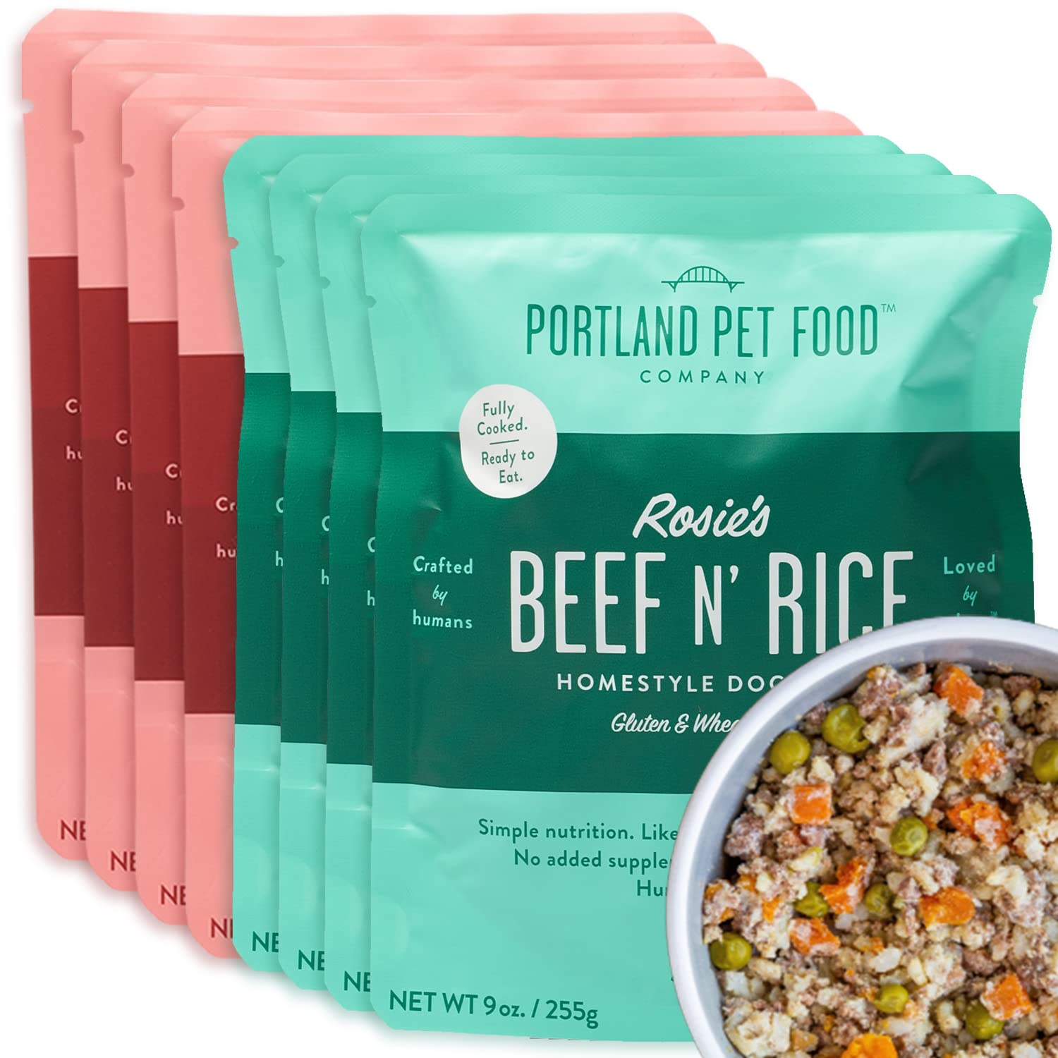 Sachets de nourriture chien boeuf et riz prêt à servir.