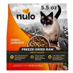 Sachet Nulo Freestyle cru lyophilisé pour chat, pratique et prêt à servir.