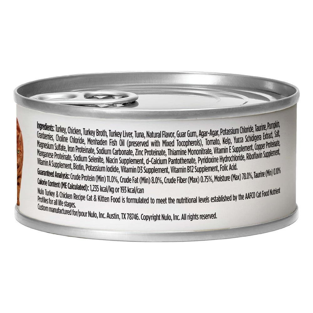 Nulo Pâté chat en action, appétence et texture attrayante.