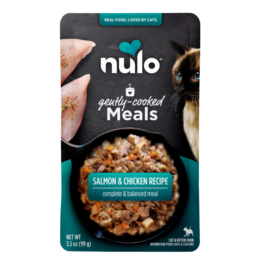 Nulo: poche ouverte montrant le repas, pratique et prêt à servir pour chat actif.