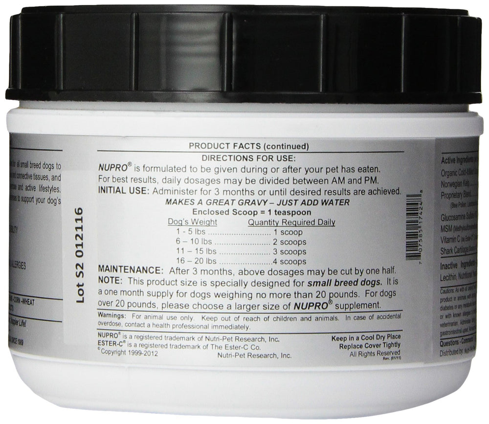 Chien actif utilisant Nupro pour l’alimentation quotidienne.