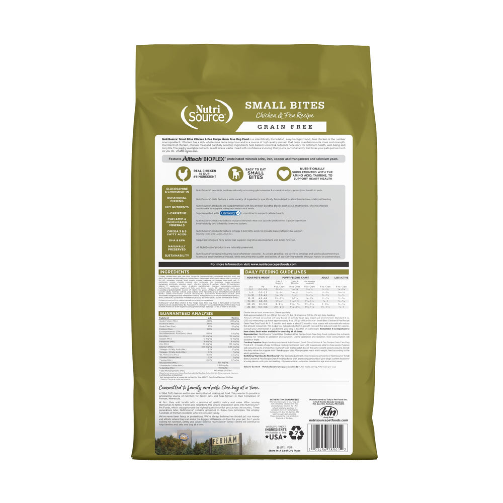NutriSource croquettes petits morceaux poulet et pois, texture idéale pour petites bouchées.