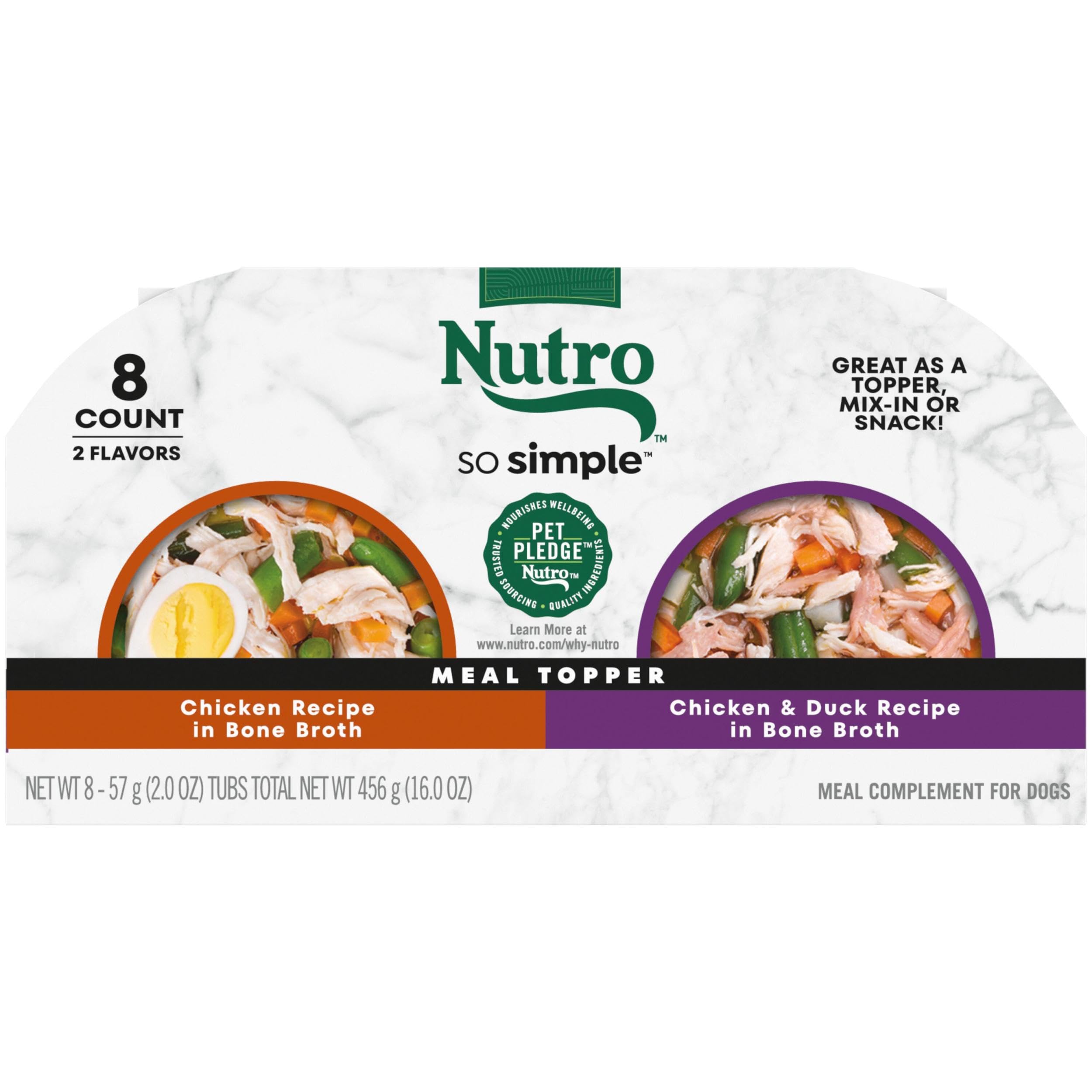 Nutro complément humide poulet-bouillon pour accompagner les croquettes.