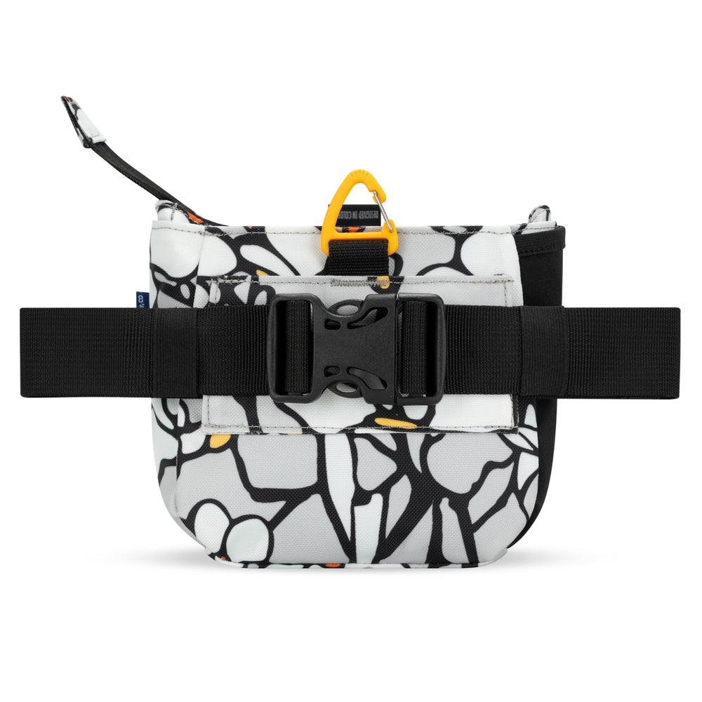Matériau recyclé et durable du sac OllyDog Magnolia, conçu pour les aventures en extérieur.