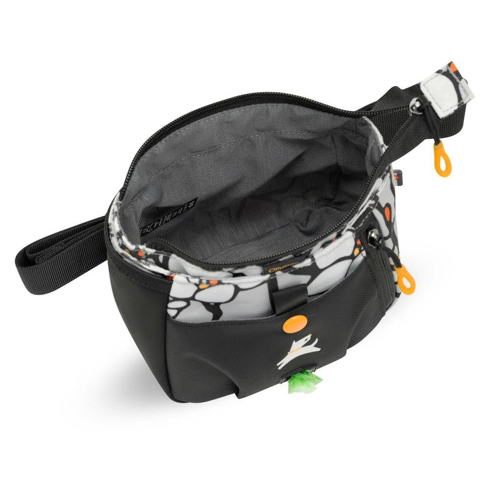 Taille compacte et légère du sac OllyDog Magnolia, parfaite pour les sorties quotidiennes.