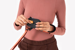 OllyDog Scoop Pick Up, design compact etanche pour l'extérieur.