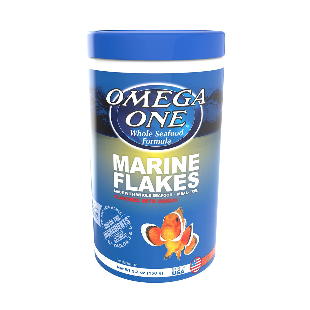 Omega One Garlic Marine Flakes flocons dans l’aquarium apportant couleur et vitalité.