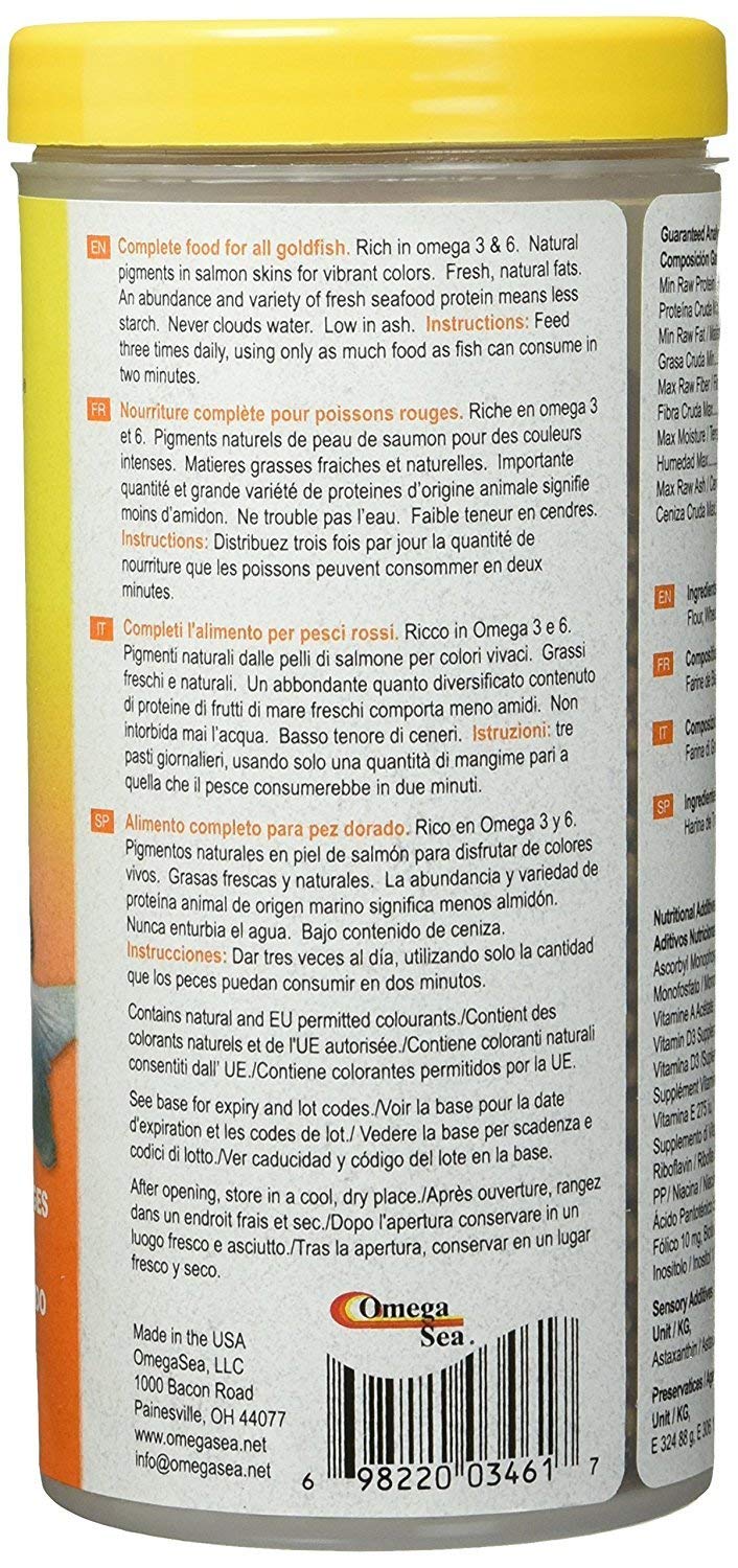 Omega One pellets pour poissons rouges, bocal clair illustrant nutrition riche en oméga et simplicité d'utilisation.