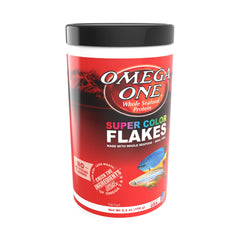 Omega One Super Color Flakes dans un bocal, couleur vive et attrayante.