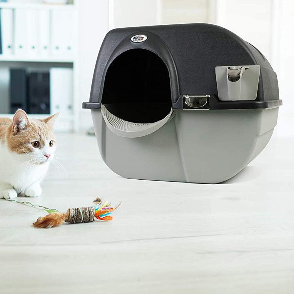 Omega Paw Elite Roll 'n Clean avec accents chrome pour un look durable.