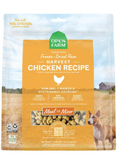 Open Farm bouchées poulet lyophilisées, texture croustillante idéale pour un repas complet.