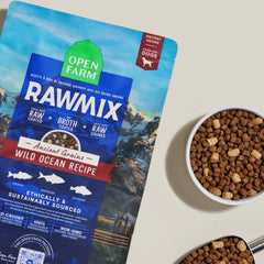 Open Farm croquettes enrobées bouillon d’os offrant goût riche et hydratation.
