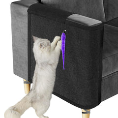 Oroonoko protège le canapé des griffures grâce au tapis sisal durable.