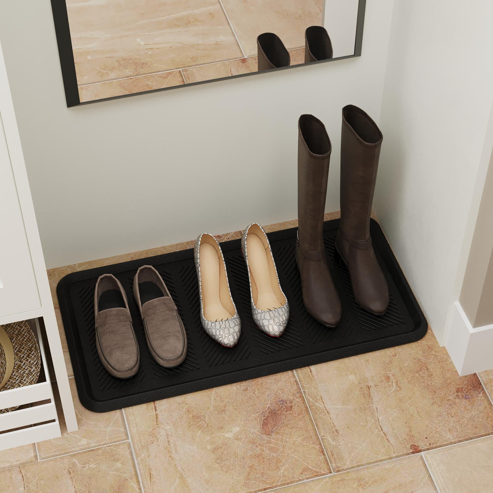 Bac à bottes Ottomanson avec motif ridge noir, stabilité et style.