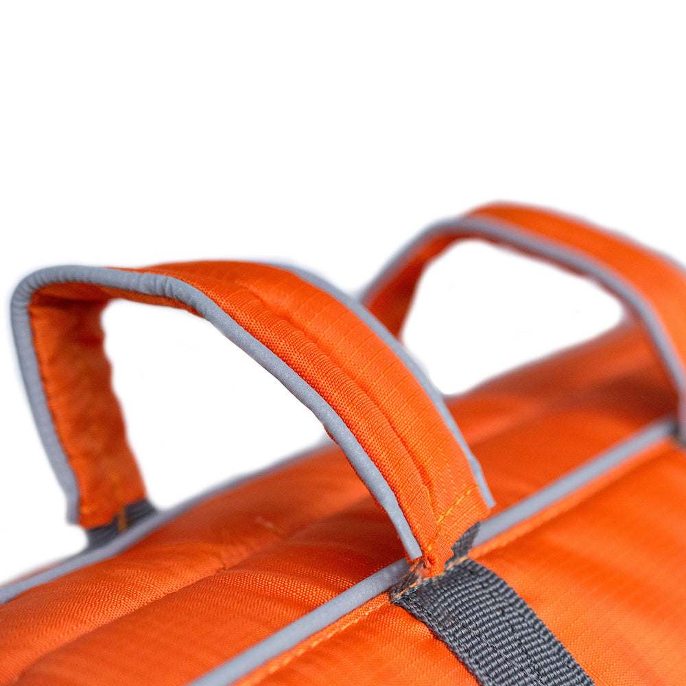 Outward Hound Granby Splash: matériau ripstop durable pour l'extérieur et le confort.