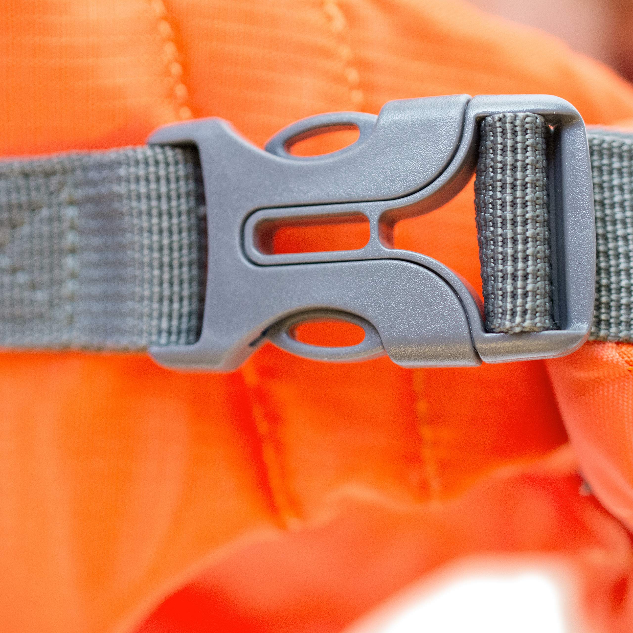 Boucles rapides et points de fixation du gilet Outward Hound Granby.