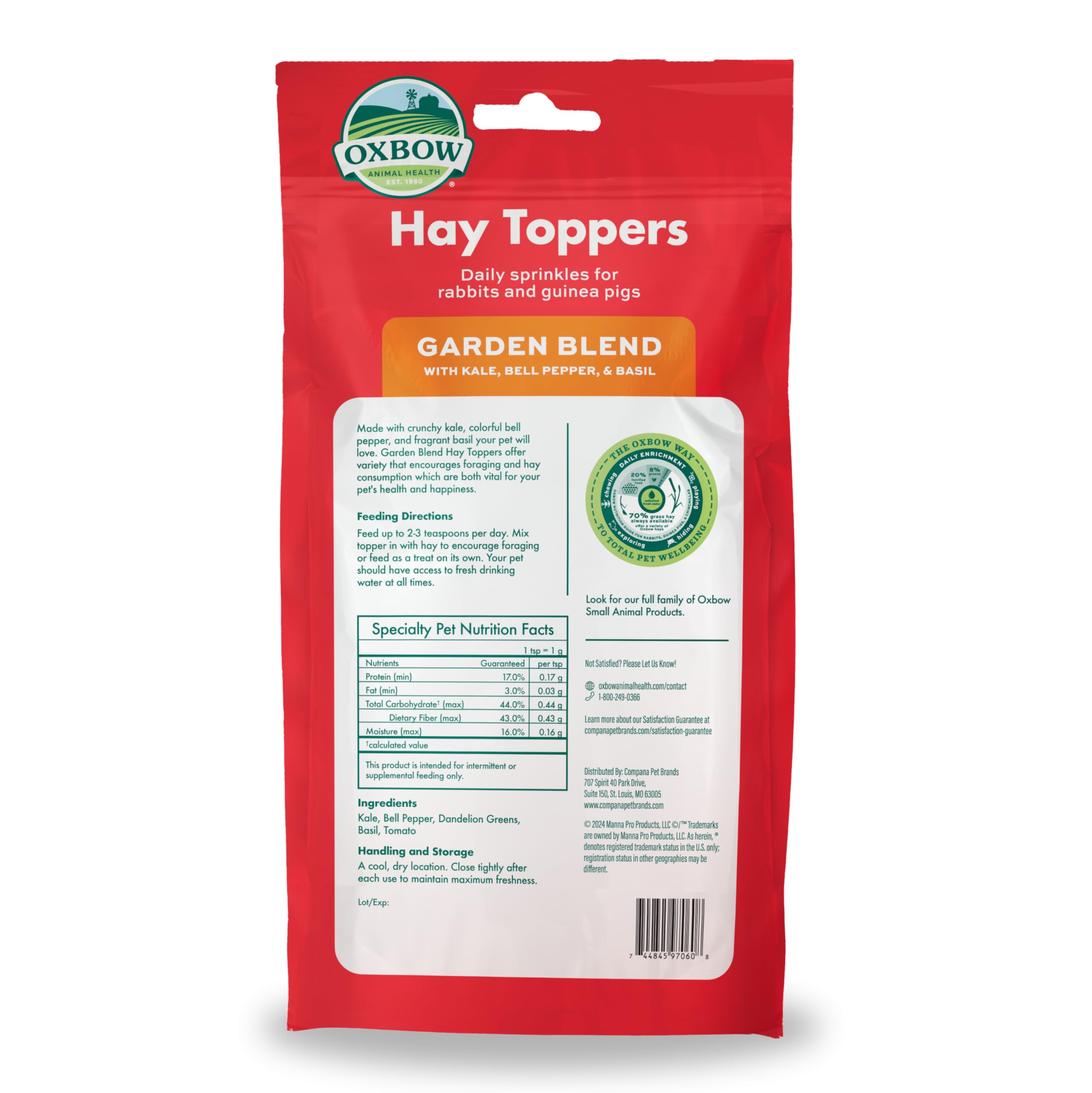 Oxbow Hay Toppers Jardin en action au repas, encourage le comportement alimentaire naturel.