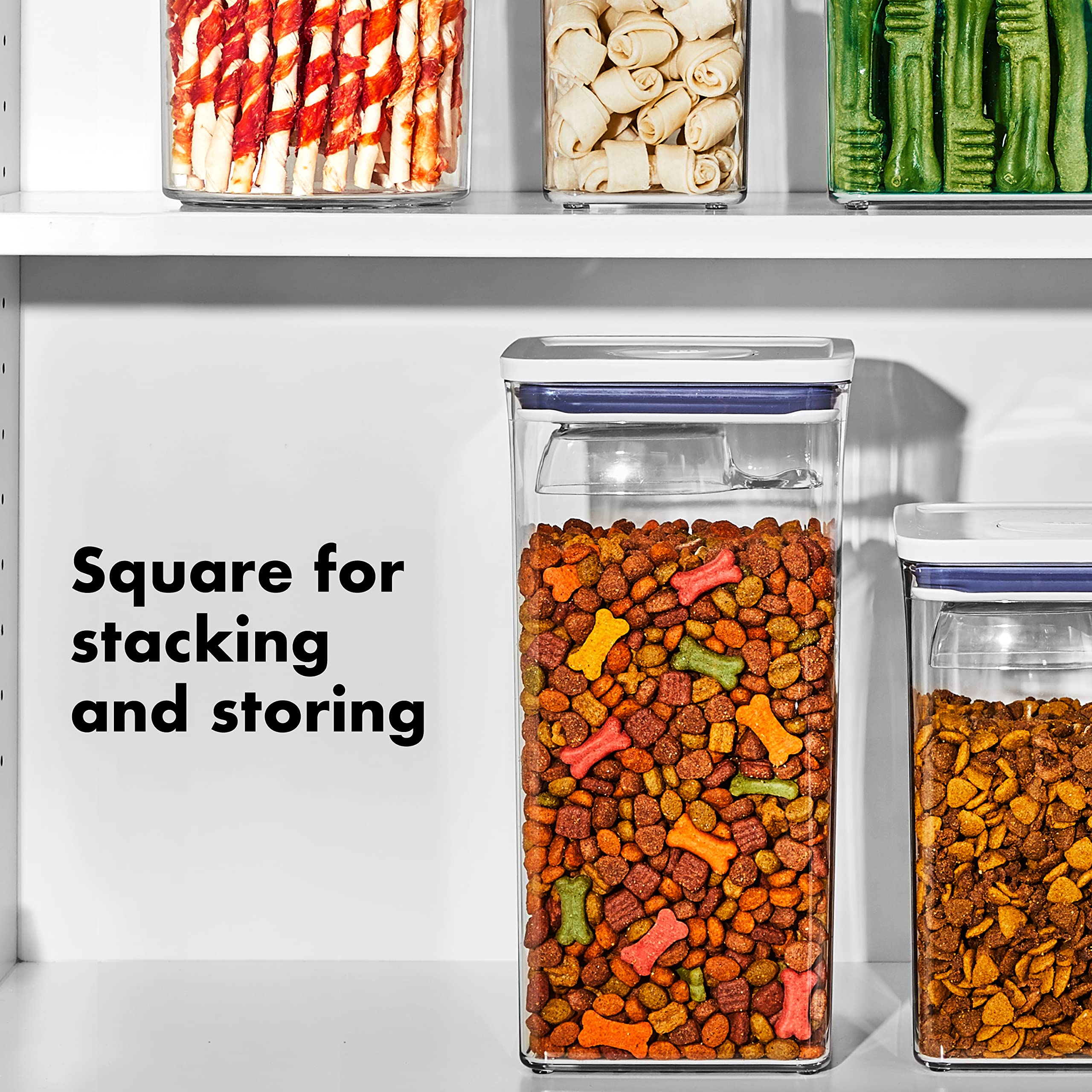 OXO Pet POP Conteneur 6L utilisation quotidienne pratique sur plan de travail.