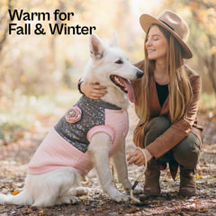 Fermeture boutons Parisian Pet gilet rose, facile à enfiler.