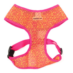 Harnais Parisian Pet en mesh respirant rose-jaune, idéal pour promenades quotidiennes.
