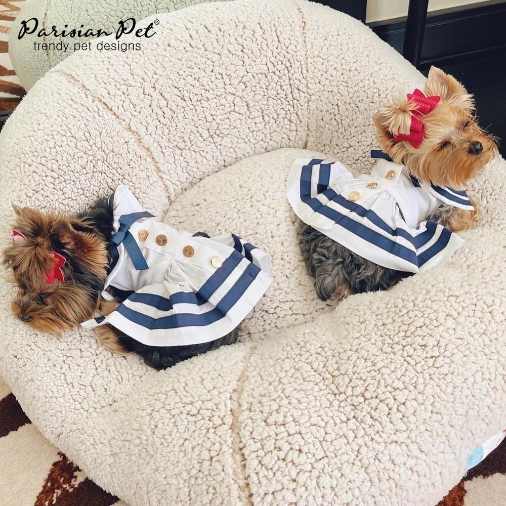 Robe Parisian Pet jupe fluide offrant une grande liberté de mouvement.