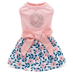 Robe Parisian Pet fleur de cerisier pour petit chien, idéale pour sorties estivales élégantes.