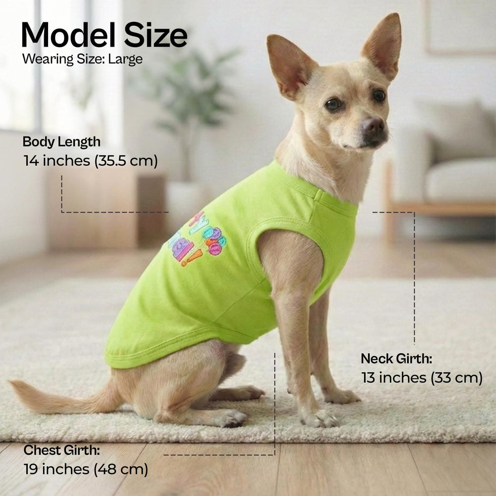 T-shirt chien Parisian Pet sans manches extensible pour liberté de mouvement.