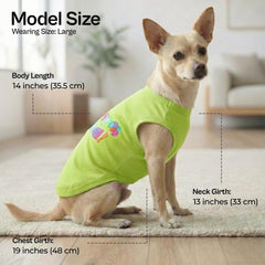 T-shirt chien Parisian Pet sans manches extensible pour liberté de mouvement.
