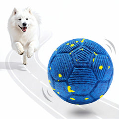 Patzoober balle interactive bleue en action, stimulant le jeu et le lien maître-chien.
