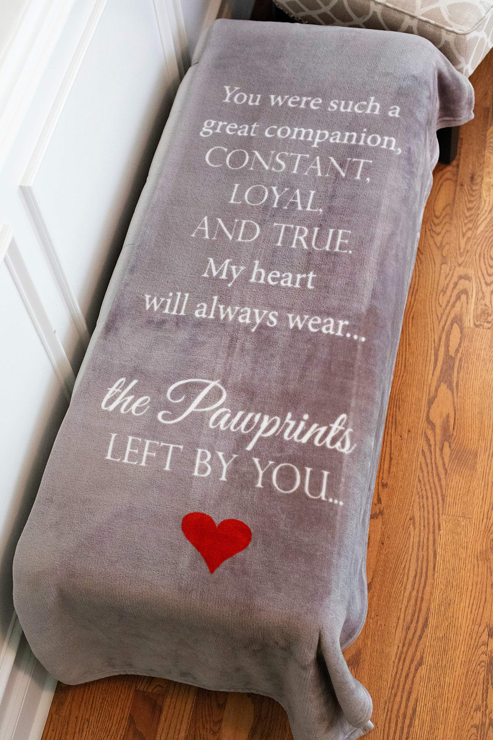 Pawprints Left by You – Personnalisation par nom d’animal en broderie.
