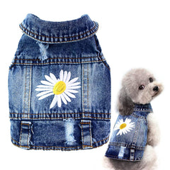 Veste Pawstrip en jean pour chien avec broderie marguerite, style tendance et confortable.