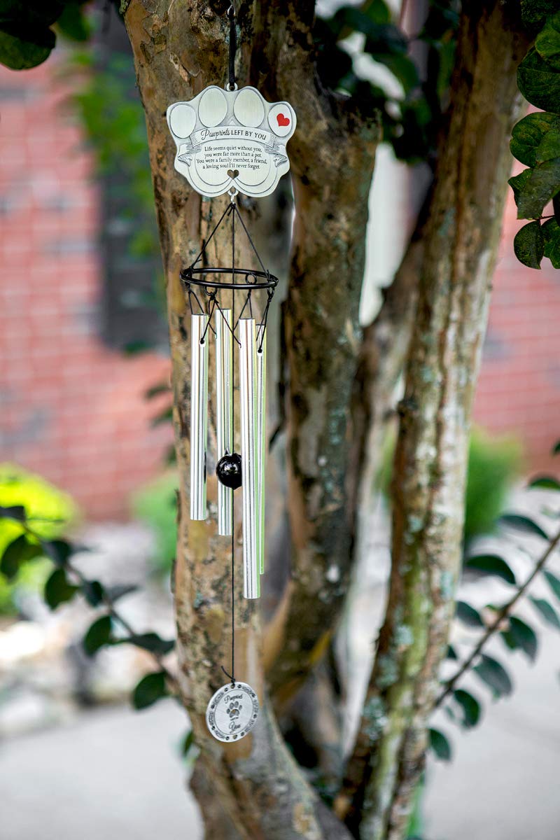 Pendentif empreinte patte suspendu, design élégant rappelant un compagnon.